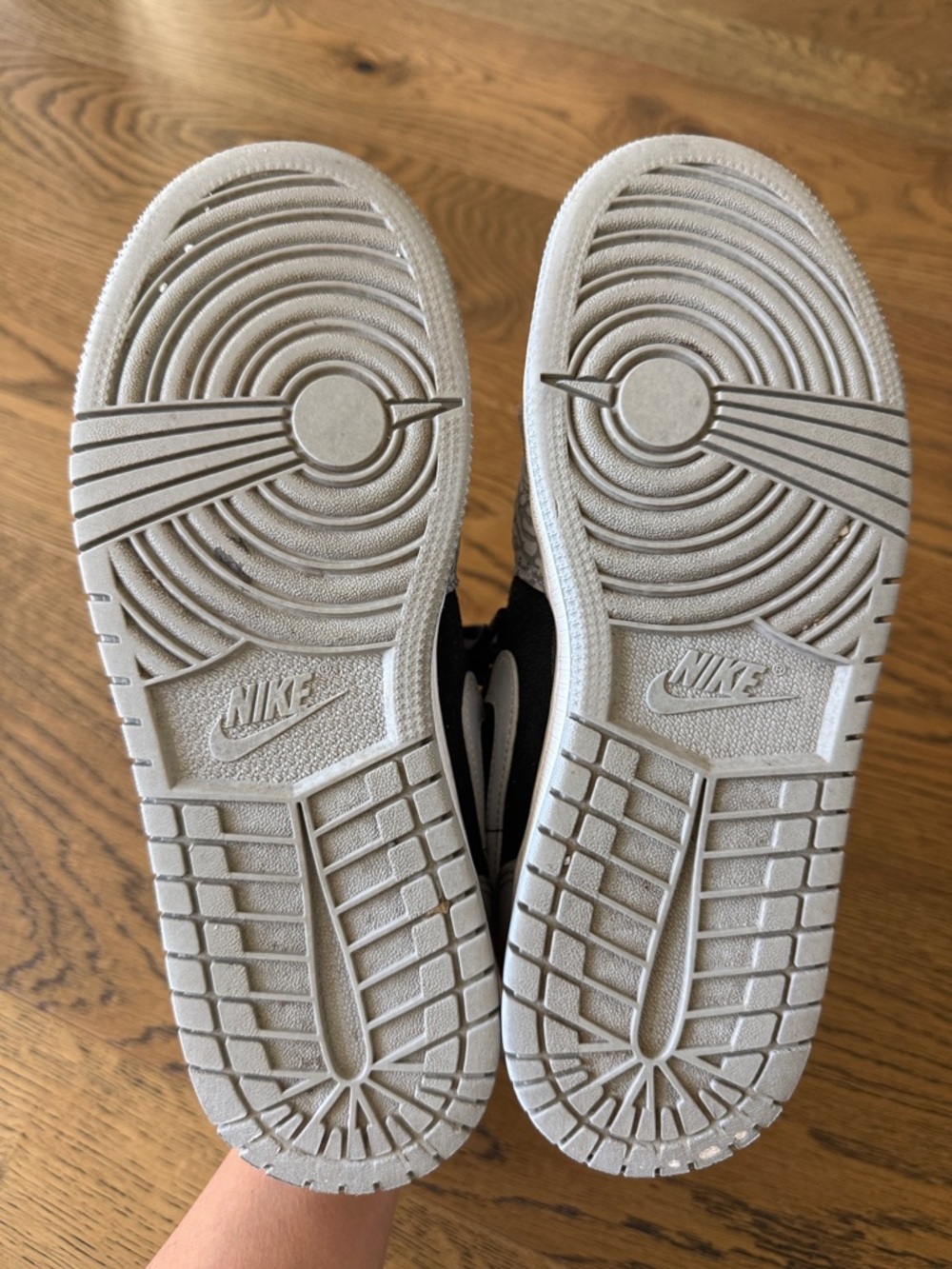 Air Jordan 1 Mid SE kids size 5 (unisex) - Picture 8 of 8
